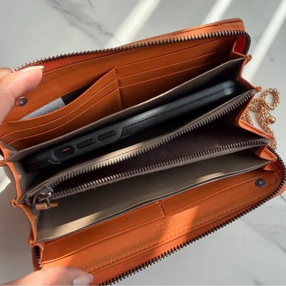 Authentic BOTTEGA VENATA zipper wallet on chain - Picture 11 of 13